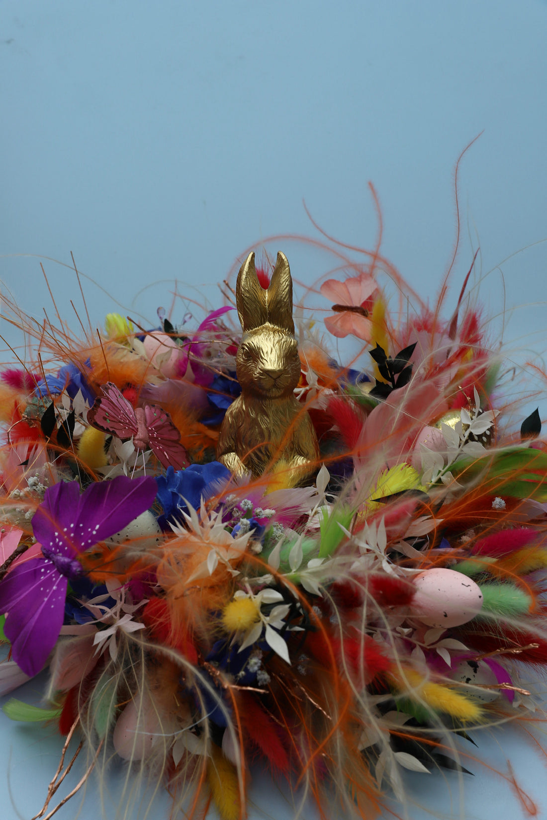 Buntes Osternest mit goldenem Hasen aus dem Oster-Workshop von Zanoza