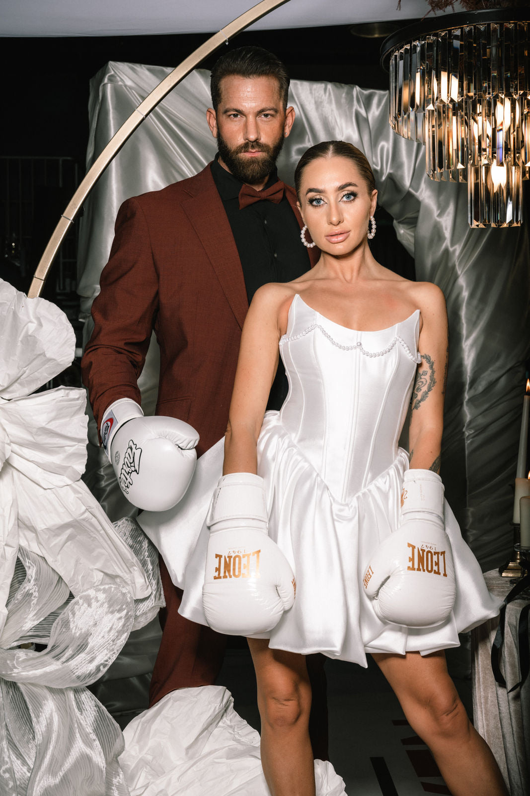 Außergewöhnliche Hochzeit mit Boxen als Motto. Zanoza macht Euer Hobby zum Hochzeitsmotto und setzt dies in der Hochzeitsdekoration, Brautstrauss, Tischdekoration um.