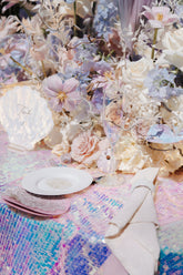 Einzigartige, verspielte und hochwertige Tischdekoration für Hochzeiten im Meerjungfrauentil. Rosa, Lila, blau, weiss, Glitzer