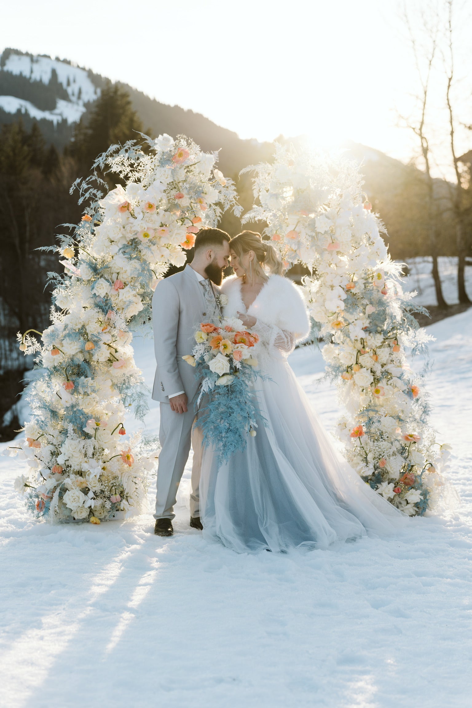 flower-arch-snow
